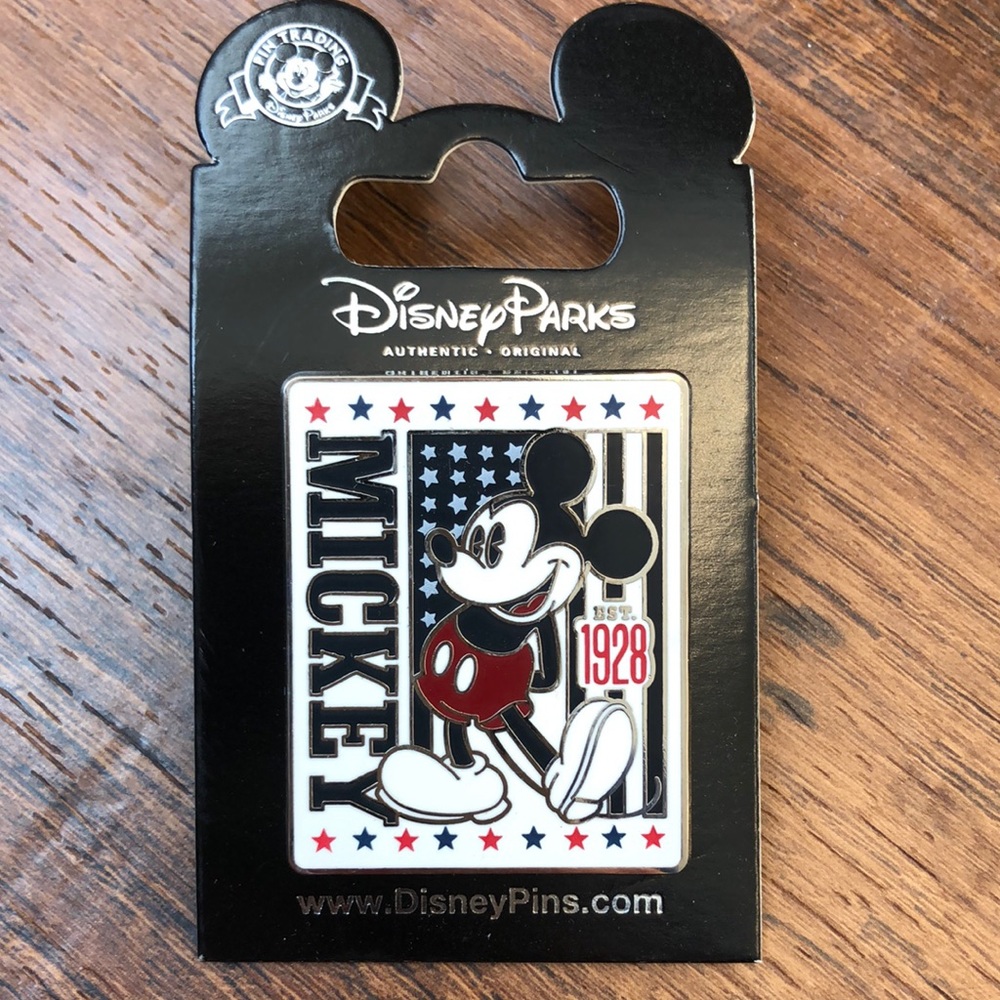 Disney Mickey Mouse 2016 Park Pack Pin American Flag New on Backer Card